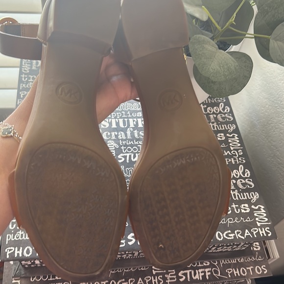 Micheal Kors sandals in the color luggage size 6 - Picture 6 of 6